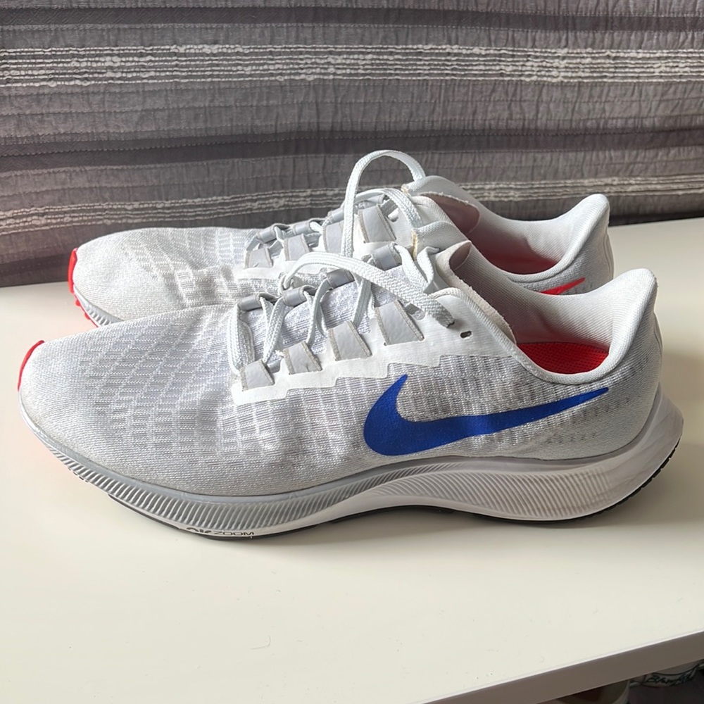 Nike Zoom Pegasus 37 running sneakers